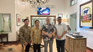 UGM leaders and Chilean Ambassador Mario Artaza discuss Antarctic and climate change research collaboration at UGM.