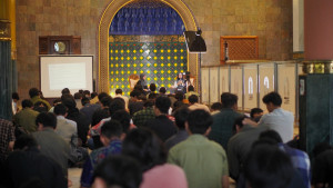 Students receive scholarships from RZIS UGM at the UGM Campus Mosque.