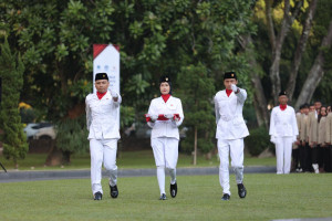 Members of the UGM community attend the Pancasila Day commemoration ceremony at Universitas Gadjah Mada.