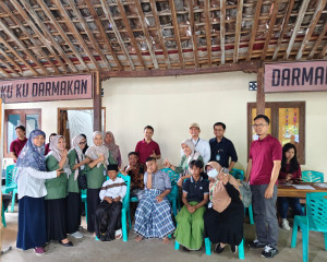 FK-KMK UGM conducts health education, free screenings, and sacrificial animal distribution as part of its community engagement activities.