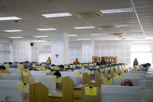 Applicants take the 2026 UGM Computer-Based Admission Test in a campus computer laboratory.