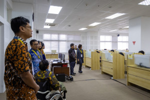UGM Rector Professor Ova Emilia monitors the implementation of the 2026 UGM Computer-Based Admission Test in Yogyakarta.