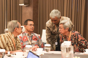 Participants discuss local seed variety development and national seed industry collaboration at ISILF 2026.