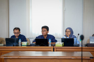 Representatives from UGM and BSSN hold a discussion on digital transformation and enterprise architecture at the UGM Central Office.