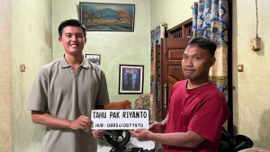 Members of the UGM Endurance Team assist a tofu MSME owner in developing sustainable business practices.