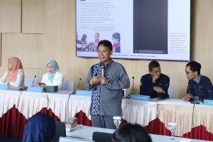 Researchers are discussing agrivoltaic technology that integrates solar energy generation with agricultural production.
