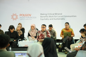 Speakers discuss equitable economic development for Indonesia's nickel-producing regions during the POLGOV Policy Forum at Fisipol UGM.