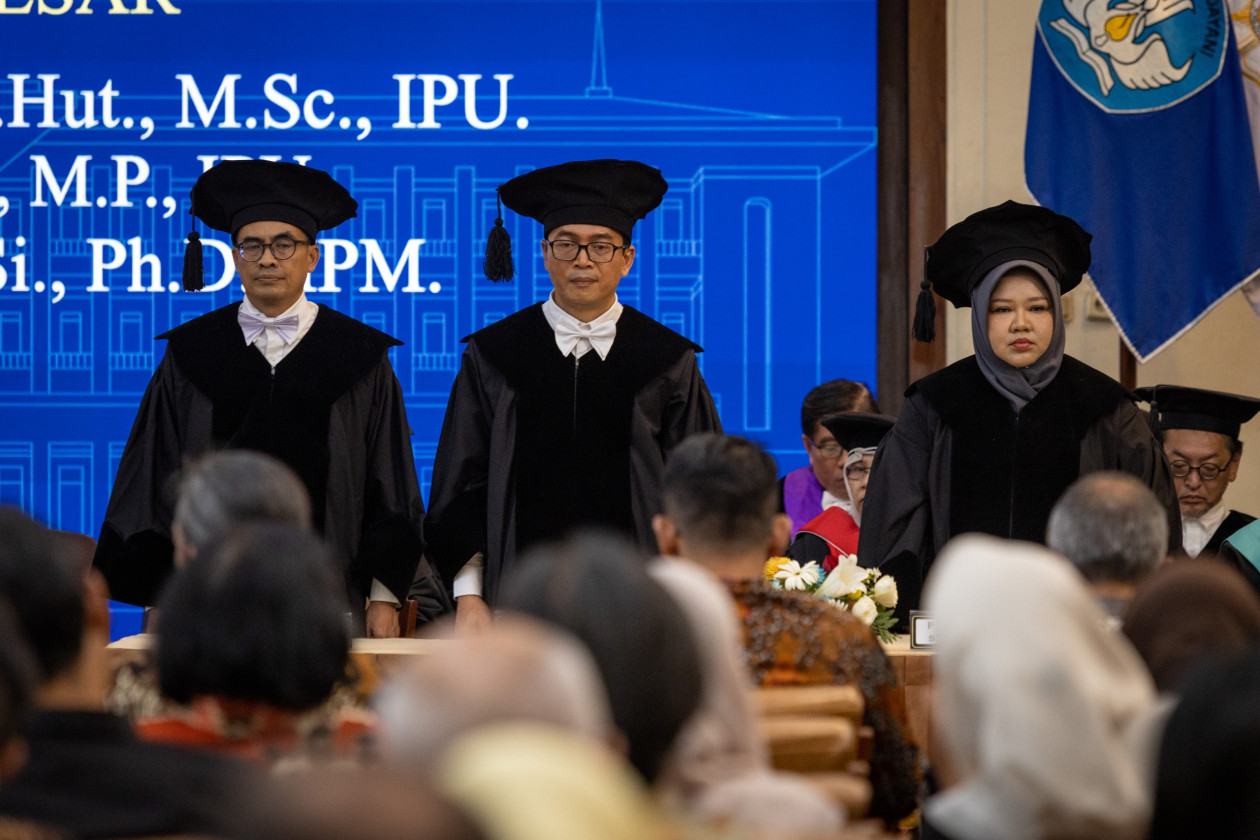 Fakultas Kehutanan UGM Kukuhkan 3 Guru Besar Baru 