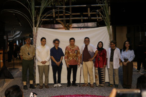 Film director Garin Nugroho tours the ARCHIVEPELAGO exhibition featuring four decades of artistic and cultural works