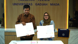 Representatives from UGM Faculty of Engineering and BPIPI sign a collaboration agreement on health-focused shoe insole development.