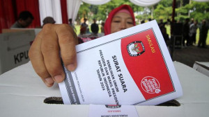 Indonesian voter has just completed her voting session
