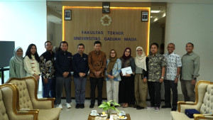 Representatives from UGM Faculty of Engineering and BPIPI sign a collaboration agreement on health-focused shoe insole development.