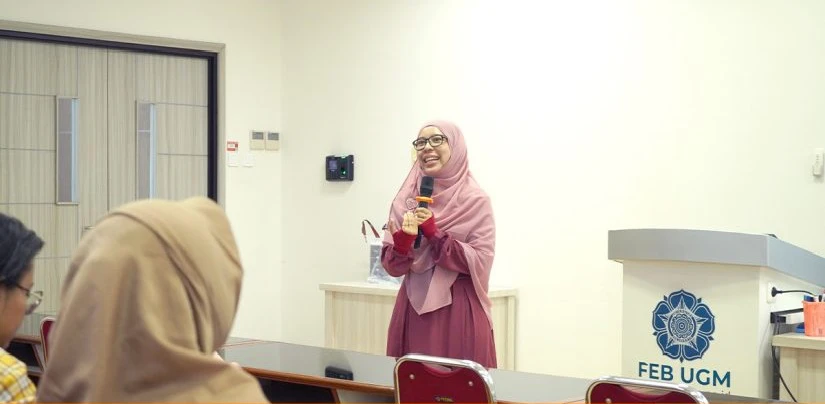 UGM economist Dr. Qisha Quarina discusses the rise of polyworking and changing labor market trends in Indonesia.