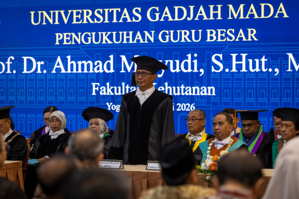 Professor Ahmad Maryudi is inaugurated as Professor of Forest Policy during a ceremony at the UGM Senate Hall.