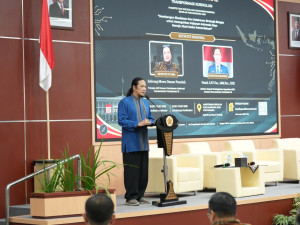 Expert speakers discuss adaptive education and national resilience during a seminar at the UGM Graduate School.
