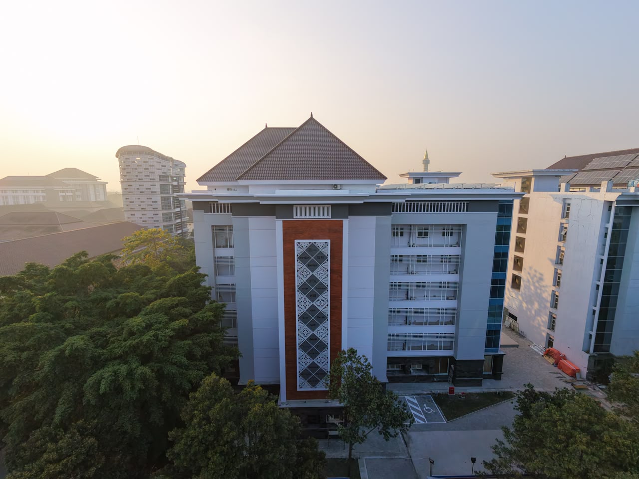 Rektor UGM Resmikan Gedung Laboratorium Bahasa dan Pusat Pengembangan Riset Humaniora