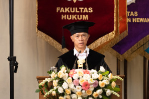 Professors Andy Omara and Herliana are inaugurated together at UGM’s Faculty of Law on their 25th wedding anniversary.