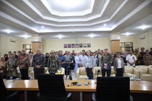 Speakers and participants attend a UGM public lecture on demographic change and youth empowerment.