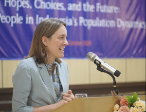 Norway’s Ambassador to Indonesia, Kaja Glom, discusses gender equality and opportunities for young women during a UGM public lecture.