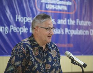 Speakers and participants attend a UGM public lecture on demographic change and youth empowerment.